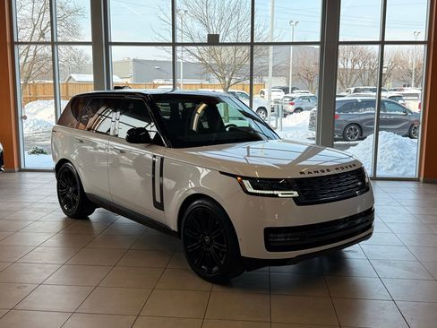 Used 2025 Land Rover Range Rover SE image 15
