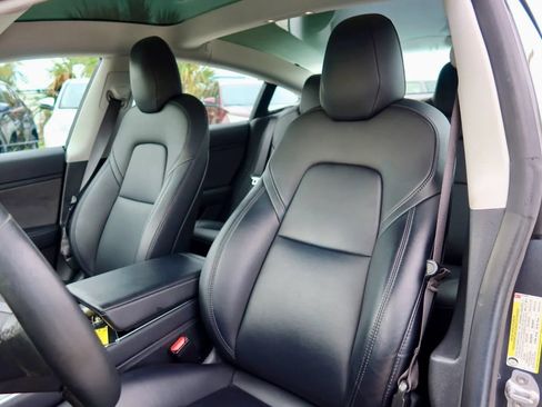 Used 2018 Tesla Model 3 Long Range RWD image 10