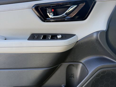 Used 2025 Subaru Forester Limited image 18