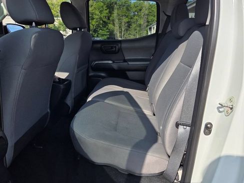 Used 2017 Toyota Tacoma SR5 w/ Tow Package RWD image 10