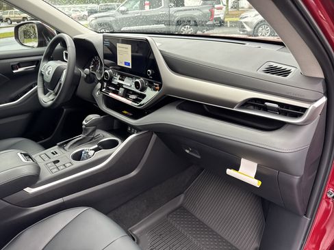 New 2026 Toyota Highlander XLE image 37
