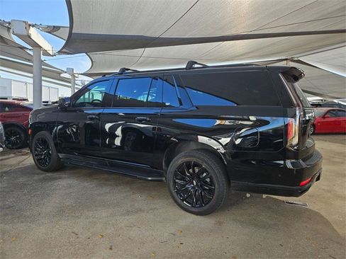 Used 2022 Cadillac Escalade ESV Sport w/ LPO, ONYX Package image 5