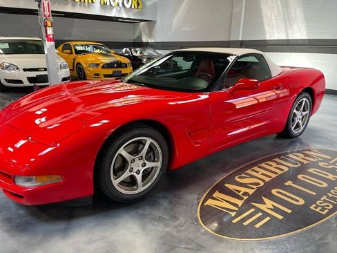 Used 2001 Chevrolet Corvette Convertible RWD image 2