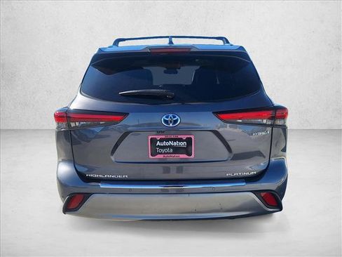 Used 2023 Toyota Highlander Platinum image 6