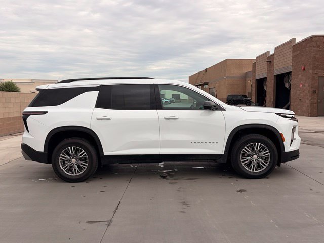 Used 2025 Chevrolet Traverse LT FWD image 7