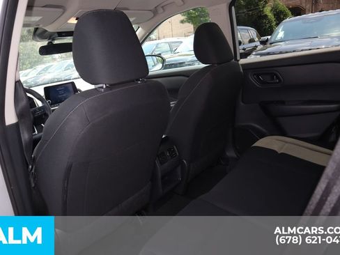 Used 2024 Nissan Rogue S FWD image 17