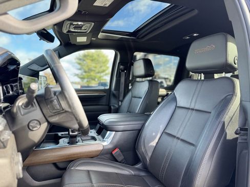 Used 2023 Chevrolet Silverado 1500 High Country w/ High Country Premium Package image 16