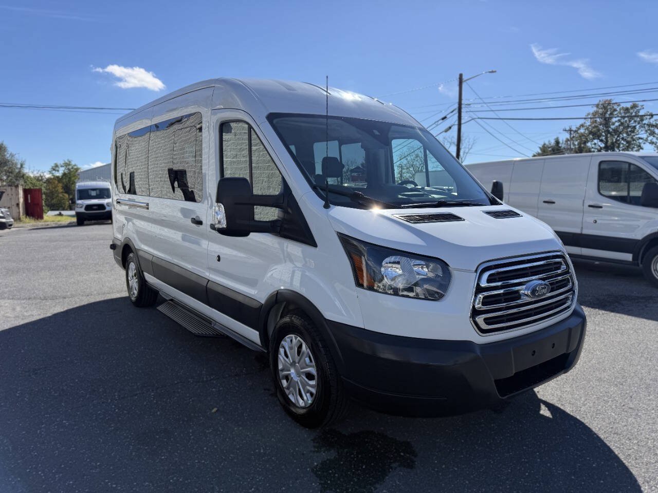 Used 2017 Ford Transit 350 XLT RWD image 4