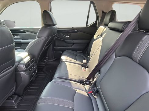 Used 2025 Honda Pilot EX-L image 16