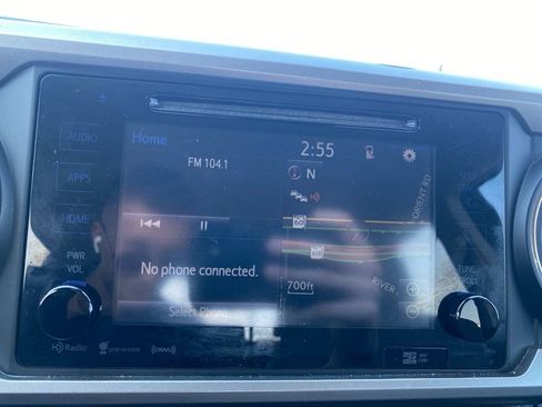 Used 2018 Toyota Tacoma SR5 image 21