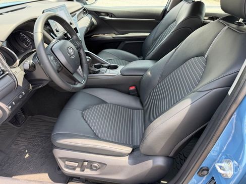 Used 2023 Toyota Camry SE FWD image 3
