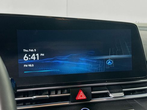 Used 2025 Hyundai Elantra SEL image 21