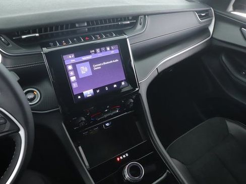 Used 2025 Jeep Grand Cherokee Altitude image 26