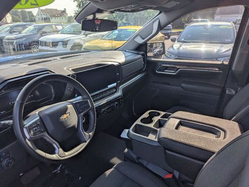 Used 2025 Chevrolet Silverado 1500 LT AWD/4WD image 13