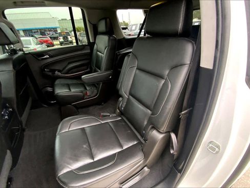 Used 2020 Chevrolet Suburban LT image 21