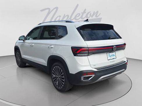 New 2026 Volkswagen Taos SE FWD image 5