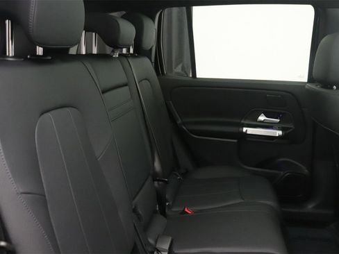 New 2026 Mercedes-Benz GLB 250 image 10