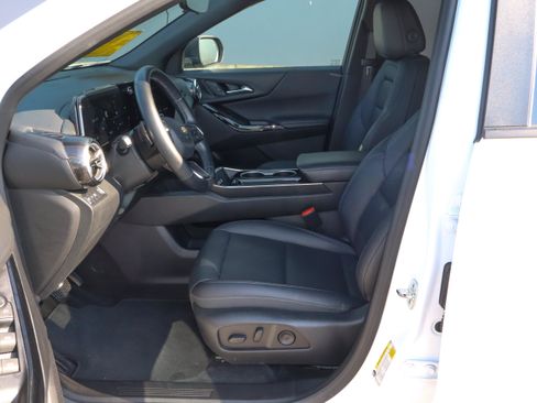 Used 2025 Chevrolet Equinox LT w/ Convenience Package II FWD image 7