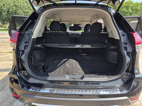 Used 2020 Nissan Rogue SV w/ Premium Package FWD image 8