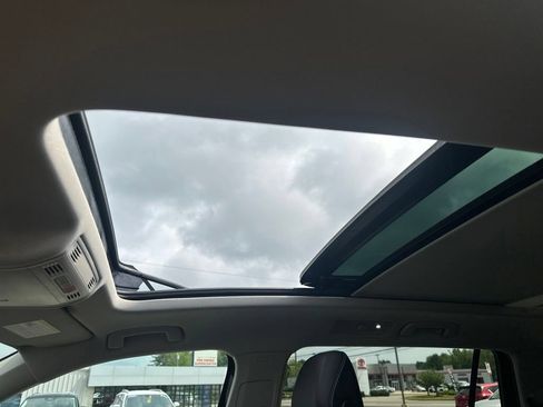 Used 2023 Volkswagen Tiguan SE w/ Panoramic Sunroof Package AWD/4WD image 28