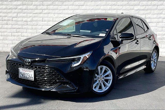 Used 2025 Toyota Corolla SE w/ SE Package FWD image 1