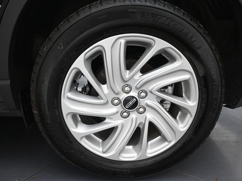Used 2025 Lincoln Corsair AWD image 35