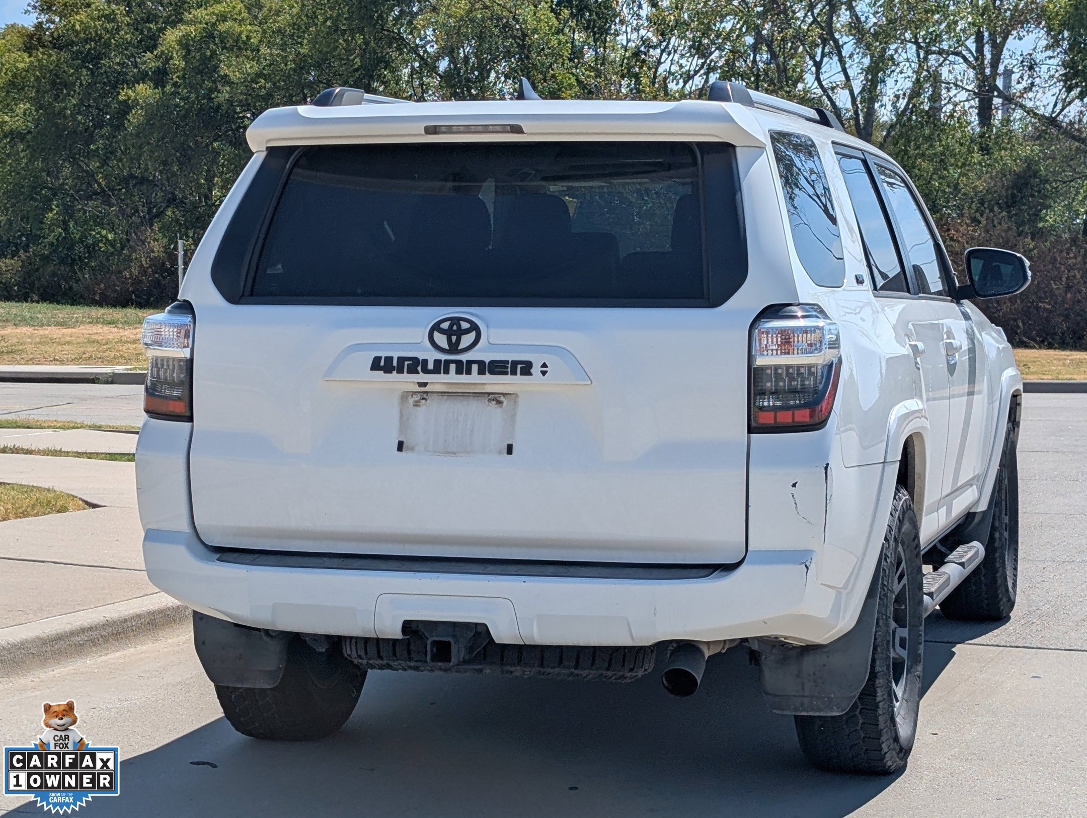 Used 2020 Toyota 4Runner SR5 Premium w/ Moonroof Package RWD image 4