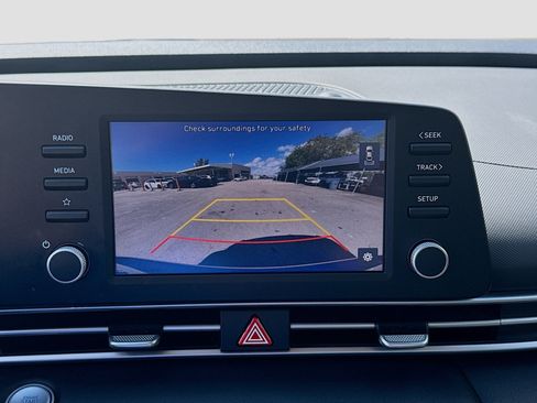 Used 2023 Hyundai Elantra SEL FWD image 11
