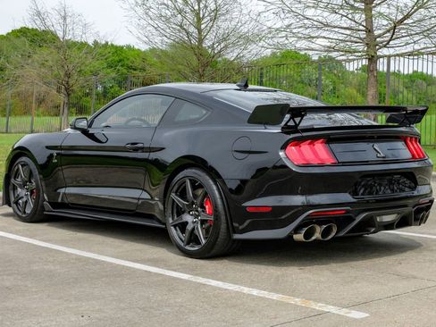 Used 2020 Ford Mustang Shelby GT500 w/ Carbon Fiber Track Pack RWD image 16