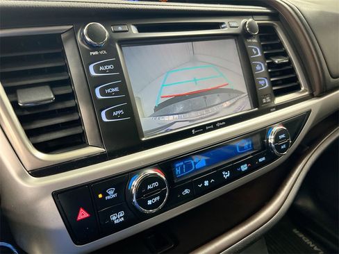 Used 2019 Toyota Highlander XLE image 15