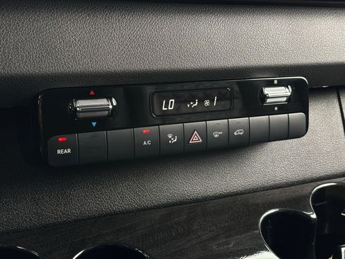 Used 2024 Mercedes-Benz Sprinter 2500 image 35