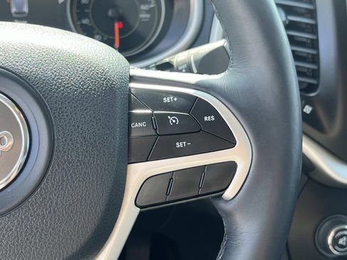 Used 2018 Jeep Cherokee Limited w/ Luxury Group image 26