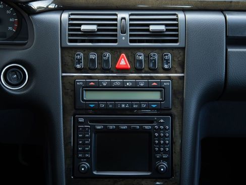 Used 2000 Mercedes-Benz E 55 AMG Sedan image 19