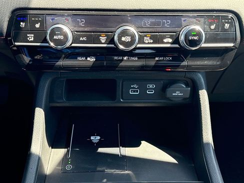 Certified 2025 Honda Pilot Black Edition image 32