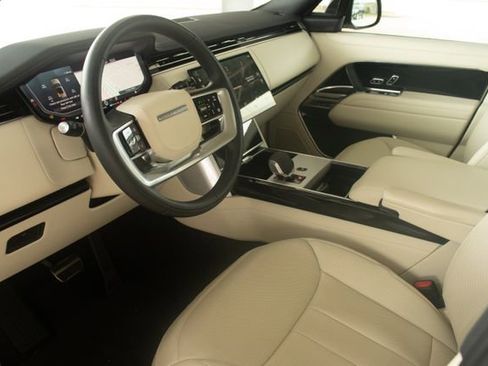 Used 2025 Land Rover Range Rover SE image 7