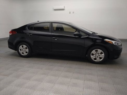 Used 2017 Kia Forte LX image 11