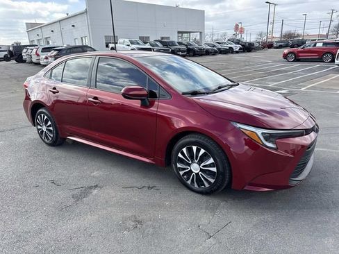 Used 2023 Toyota Corolla LE image 6