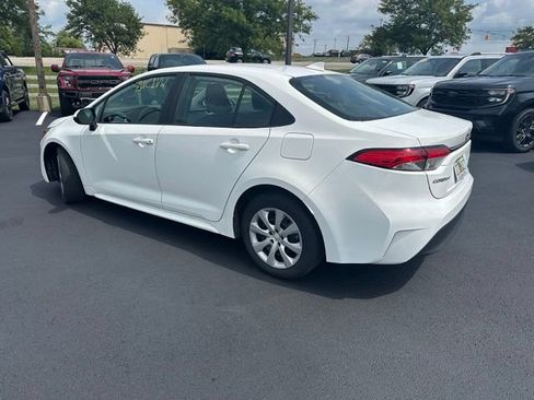Used 2024 Toyota Corolla LE FWD image 2