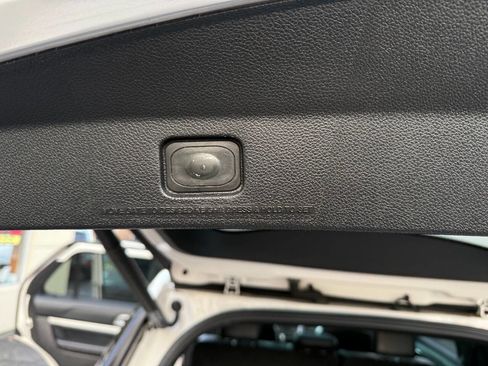 Used 2016 Ford Explorer XLT w/ Equipment Group 202A image 18