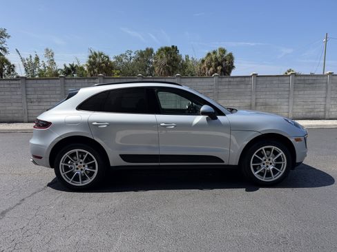 Certified 2018 Porsche Macan AWD/4WD image 7