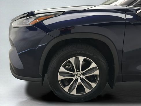 Used 2020 Toyota Highlander XLE AWD/4WD image 34