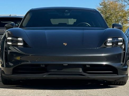 Used 2022 Porsche Taycan image 3