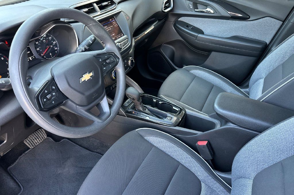 Used 2023 Chevrolet TrailBlazer LS FWD image 10