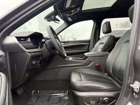 New 2026 Jeep Grand Cherokee L Limited AWD/4WD image 10