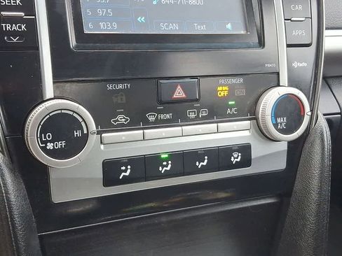 Used 2013 Toyota Camry SE image 19