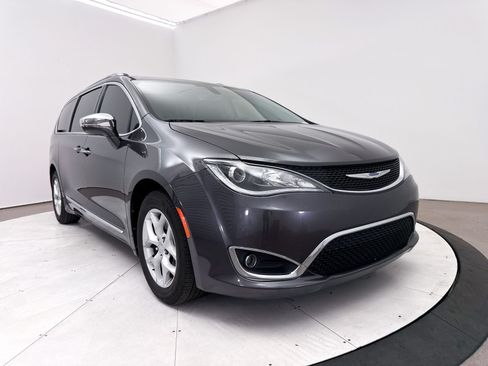 Used 2019 Chrysler Pacifica Limited FWD image 9