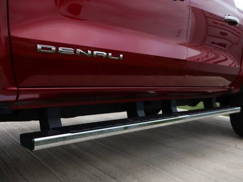 Used 2023 GMC Canyon Denali image 7