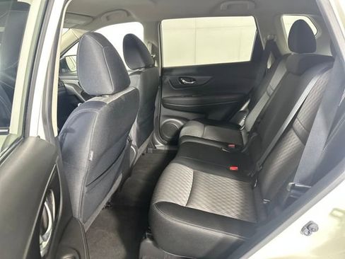 Used 2017 Nissan Rogue SV image 25