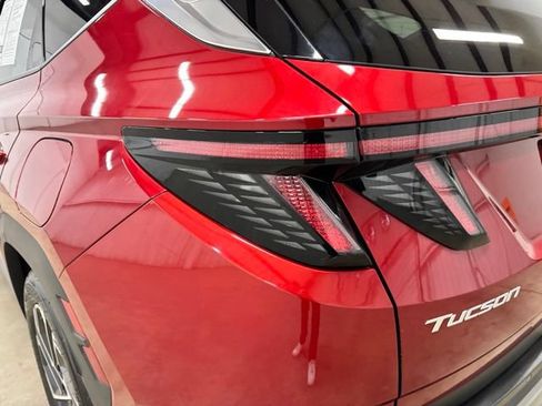 Certified 2025 Hyundai Tucson Limited FWD image 5