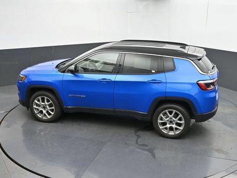 Used 2025 Jeep Compass Limited AWD/4WD image 19